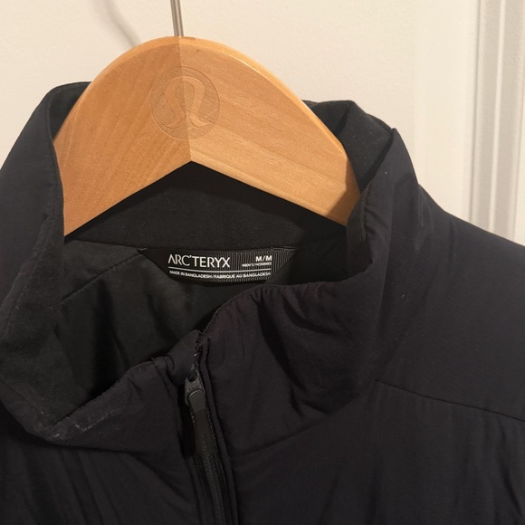 Arc'teryx Men's Black Performance Jacket - Picture 5 of 9